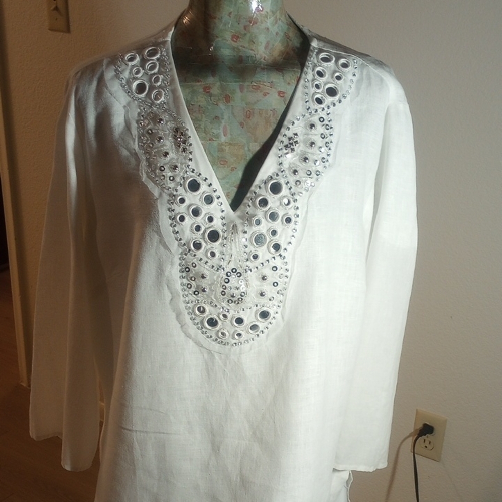 Elegant White Embroidered Women's Top Long 27, Armbit To Armbit 24, Width 27
